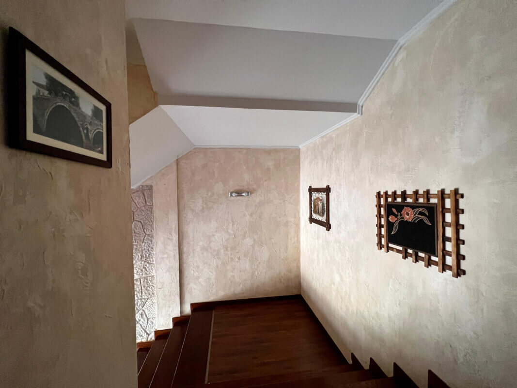 42ee7529-0733-42ad-b548-42d46348a72e-scaled