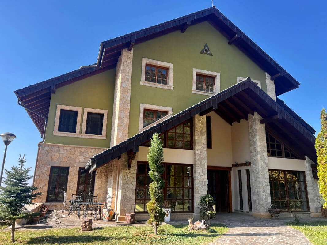 5bce5c6d-96da-43d9-bd26-c1329637a8d0-scaled