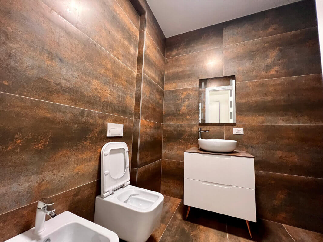 5e4d49fb-7d80-4fe6-8e89-6865d615c36a-scaled