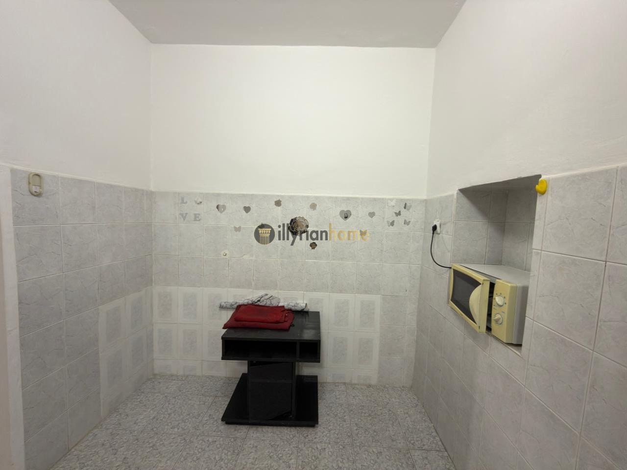 Apt 1+1, Kongresi Lushnjes (1)